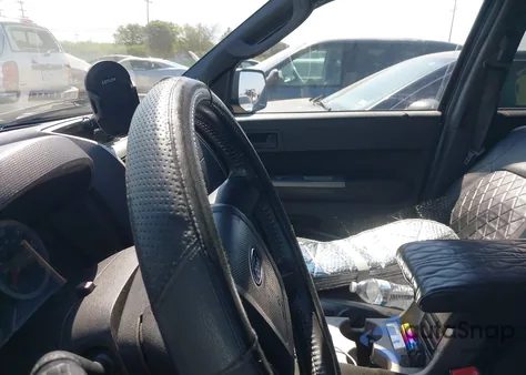 2009 Ford Escape Xlt z USA, uszkodzony, nr VIN 1FMCU03G19KA44645